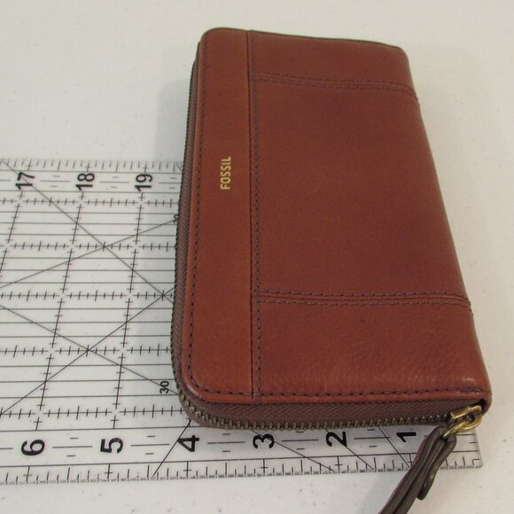 Fossil Medium Brown Jori Zip Clutch *FLAW* - Picture 14 of 15